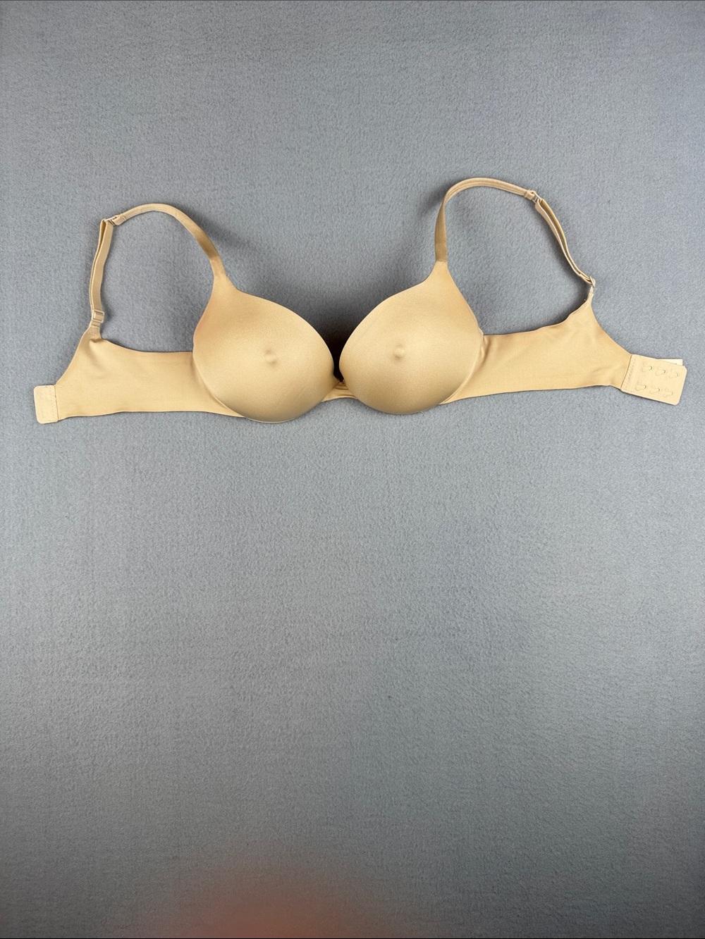 Skims Smooth Molded Nipple Push-Up Bra in Light Tan
Size: 32C